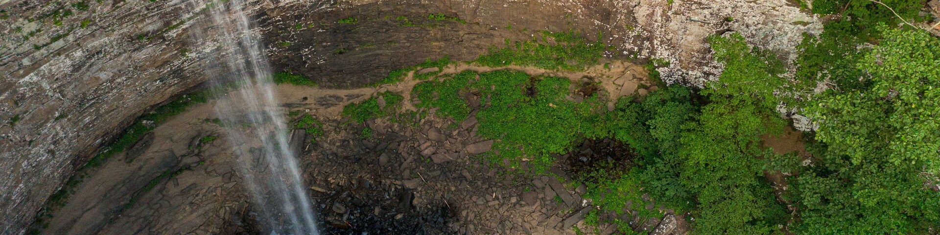 Water flowing over the cliff edge at Ozone falls in Tennessee as the water flows into the pool below