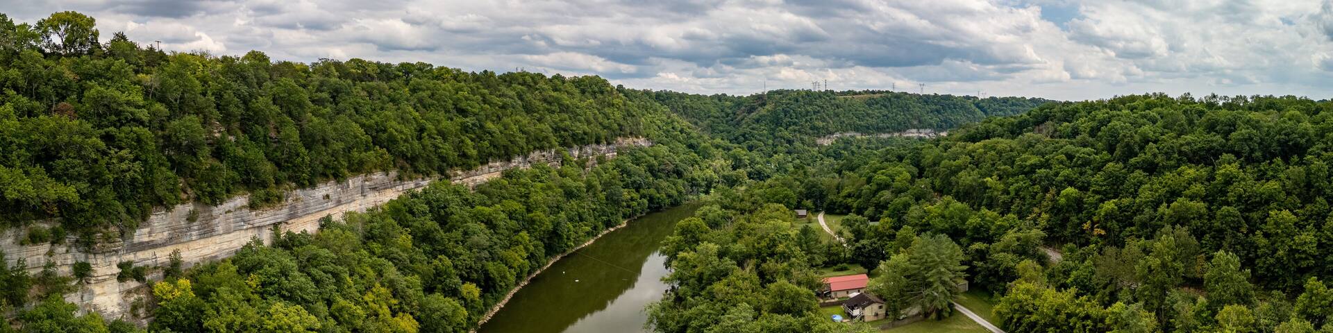 Vacation and rental homes in the Kentucky River valley canyon near Harrodsburg in the Bluegrass region.