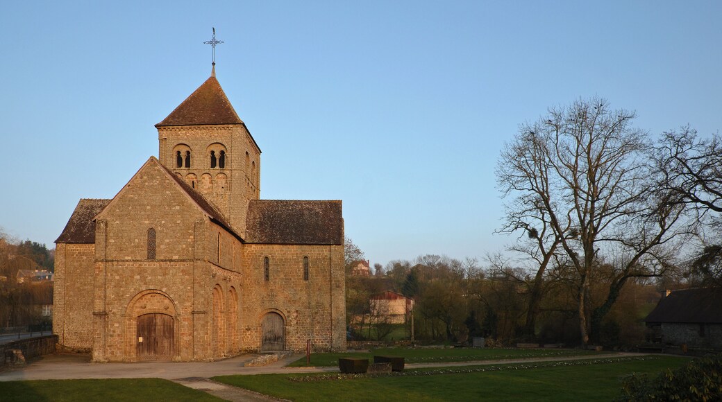 This building is indexed in the Base Mérimée, a database of architectural heritage maintained by the French Ministry of Culture, under the reference PA00110792 .