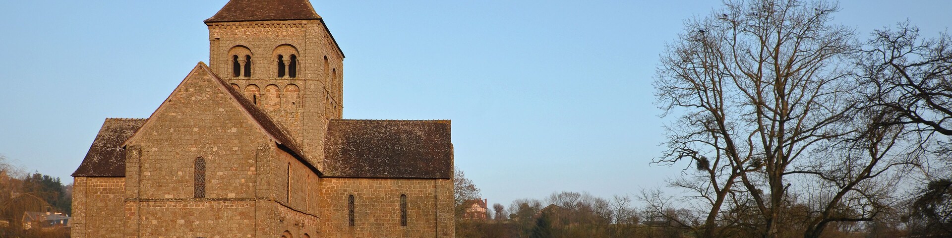 This building is indexed in the Base Mérimée, a database of architectural heritage maintained by the French Ministry of Culture, under the reference PA00110792 .
