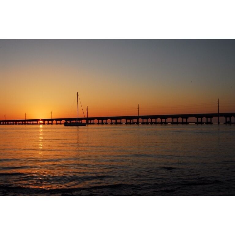 Bahia Honda State Park, Beach at the Campground, view to the new Bridge.
If you like to get a spot here for your RV, you have to book up to 8 months in advance.