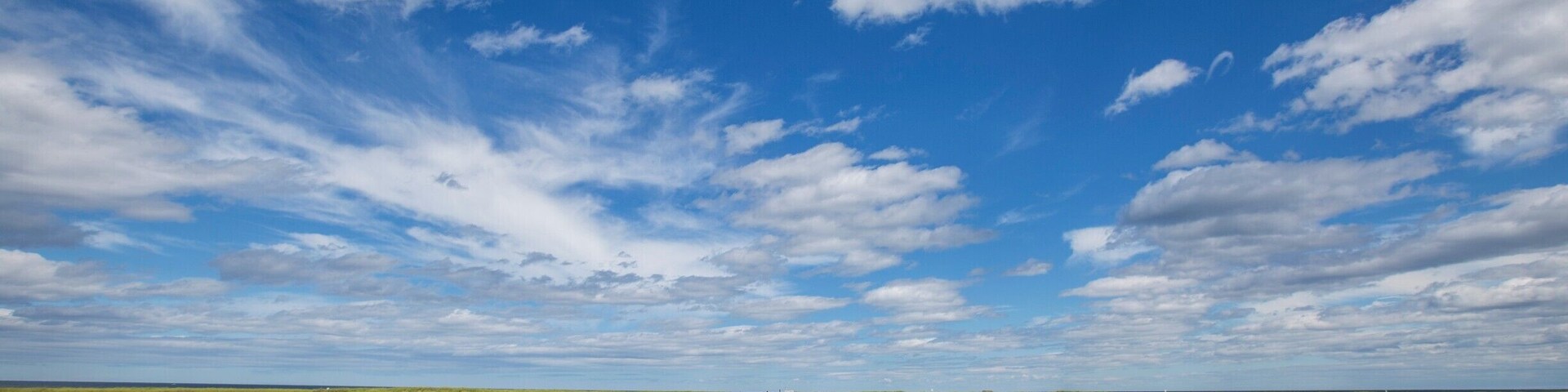 With a long boardwalk leading to the even longer Kelly's Beach, this National Park offers all the greens and blues you need to enjoy a perfect summer day.