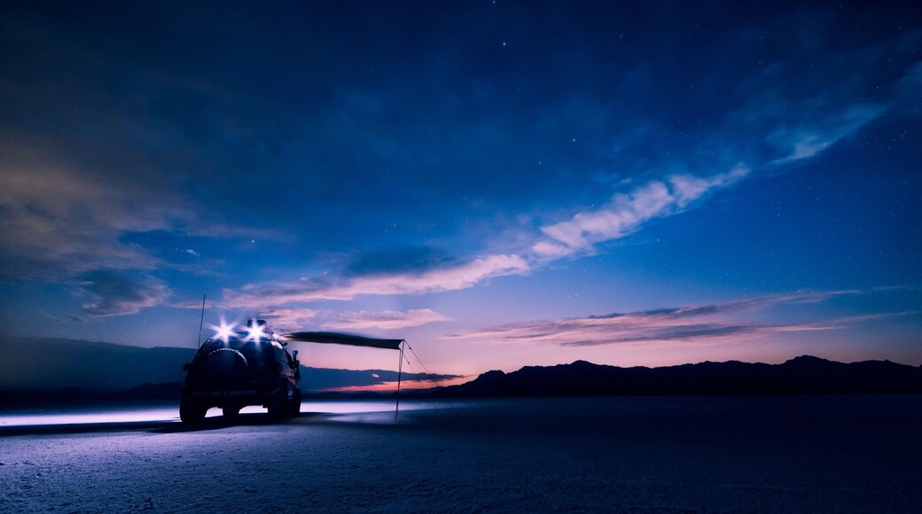 The Bonneville Salt Flats are a great place to go hang out and have some fun. It's also a great place for pictures! FJ Cruiser provided by my friend Robert.
#bonnevillesaltflats #utah #utahstateparks #exploreutah #sunsets #toyota #fjcruiser