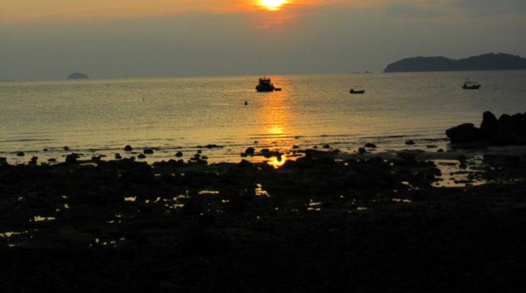 'The fisherman's Last Light' #Tiomenislands #Malaysia #Goldenhourphotochallenge