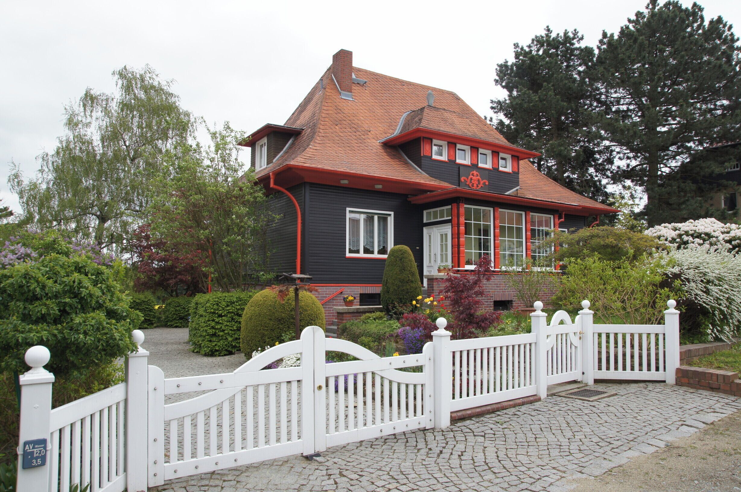 Wikipedians in Seifhennersdorf This photo was taken during the project Wikipedians in Seifhennersdorf in May 2014. Supported by Wikimedia Deutschland, Wikimedia Österreich, Wikimedia Polska and Wikimedia Czech Republic. Neuwalderstraße 39