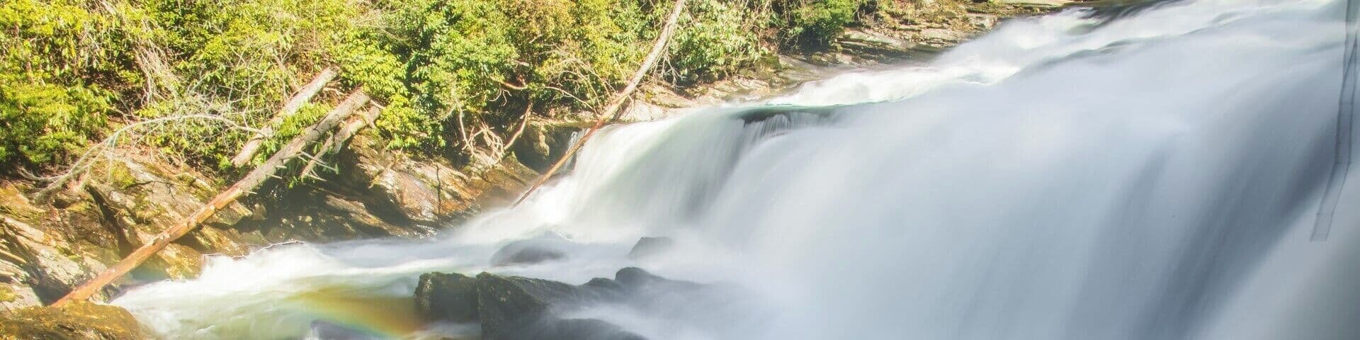 An epic waterfall with an enormous amount of flow. The observation area is right at the base of the falls where it is very loud and misty. Somewhat difficult to reach though...A 7 mile round trip hike that is kind of strenuous. For a full guide of the hike to Big Bend Falls, please visit: https://www.hdcarolina.com/episode/big-bend-falls