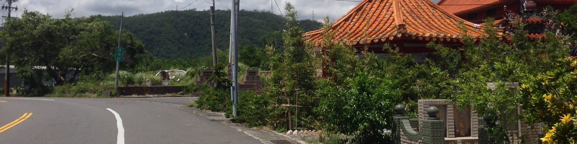 在永同路一段的彭福共之墓與員山大眾廟。