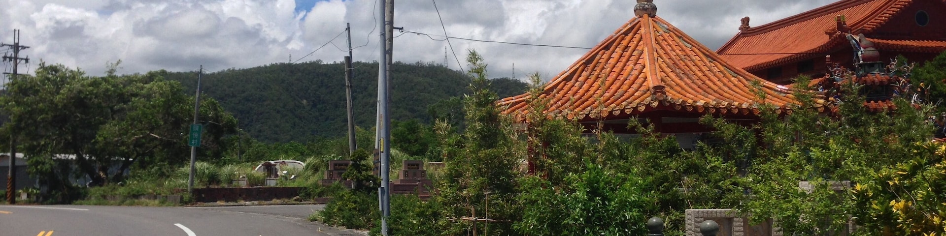 在永同路一段的彭福共之墓與員山大眾廟。