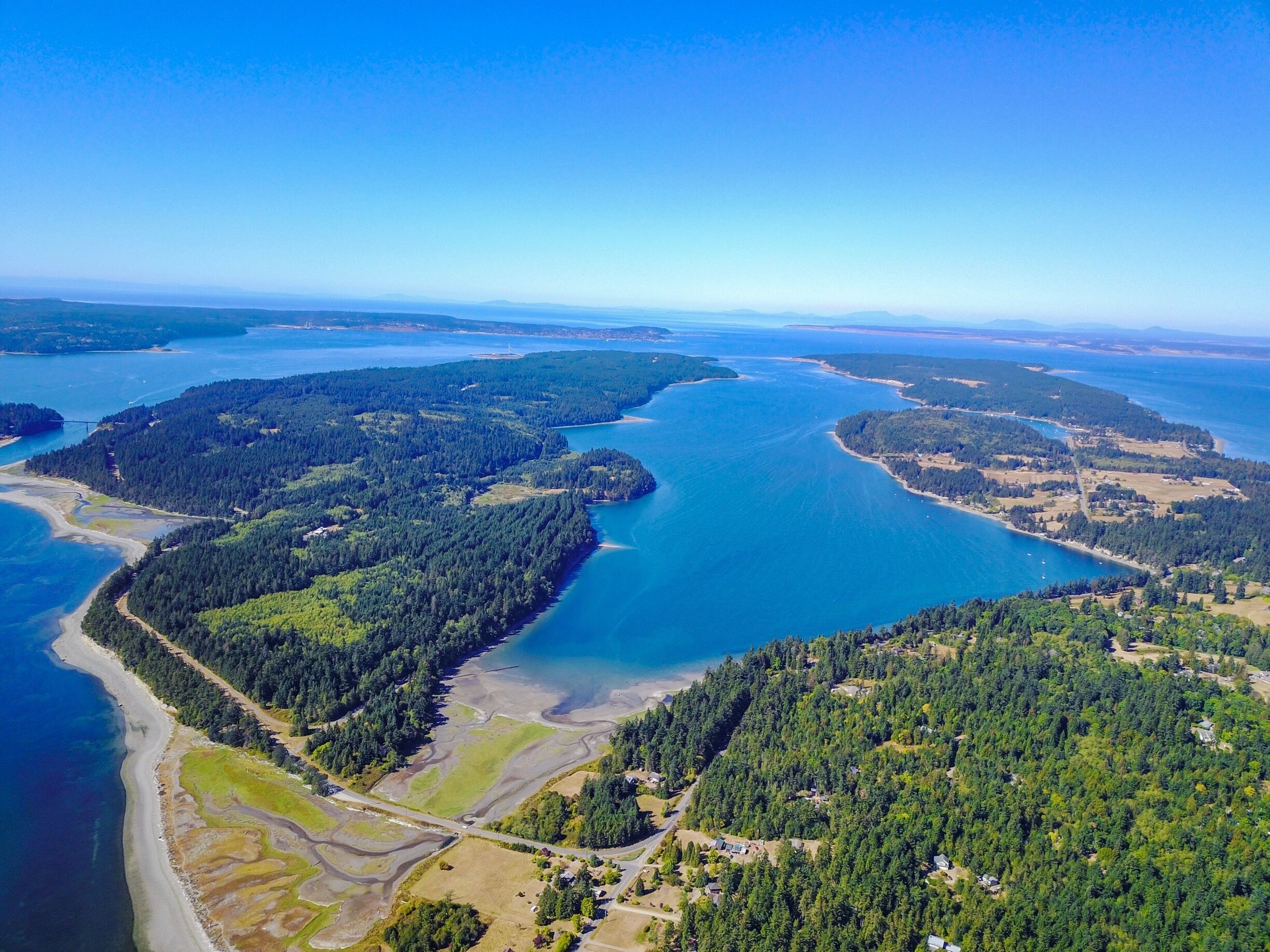 It rains most the year so this green beauty can be enjoyed in the summer #olympicpeninsula #washington #pnw #drone #greenery #nature 