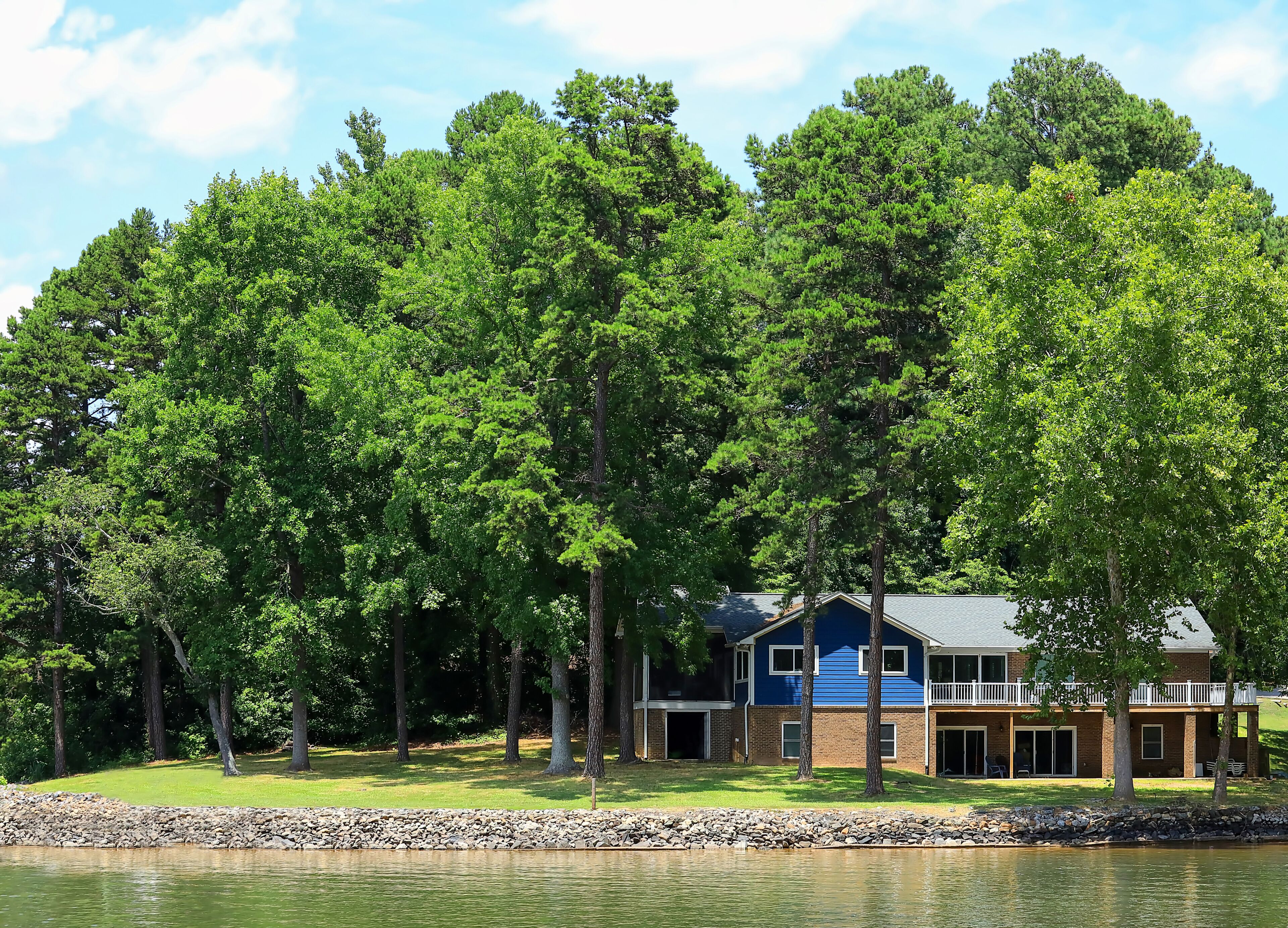 Beautiful lakefront home surrounded by tall trees in North Carolina, USA. 