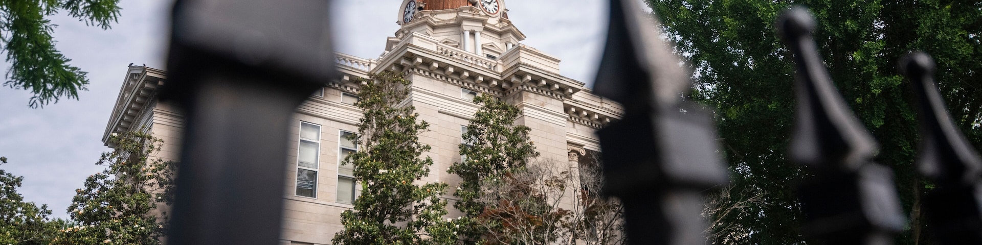 Lee County Courthouse in Tupelo, Mississippi, USA