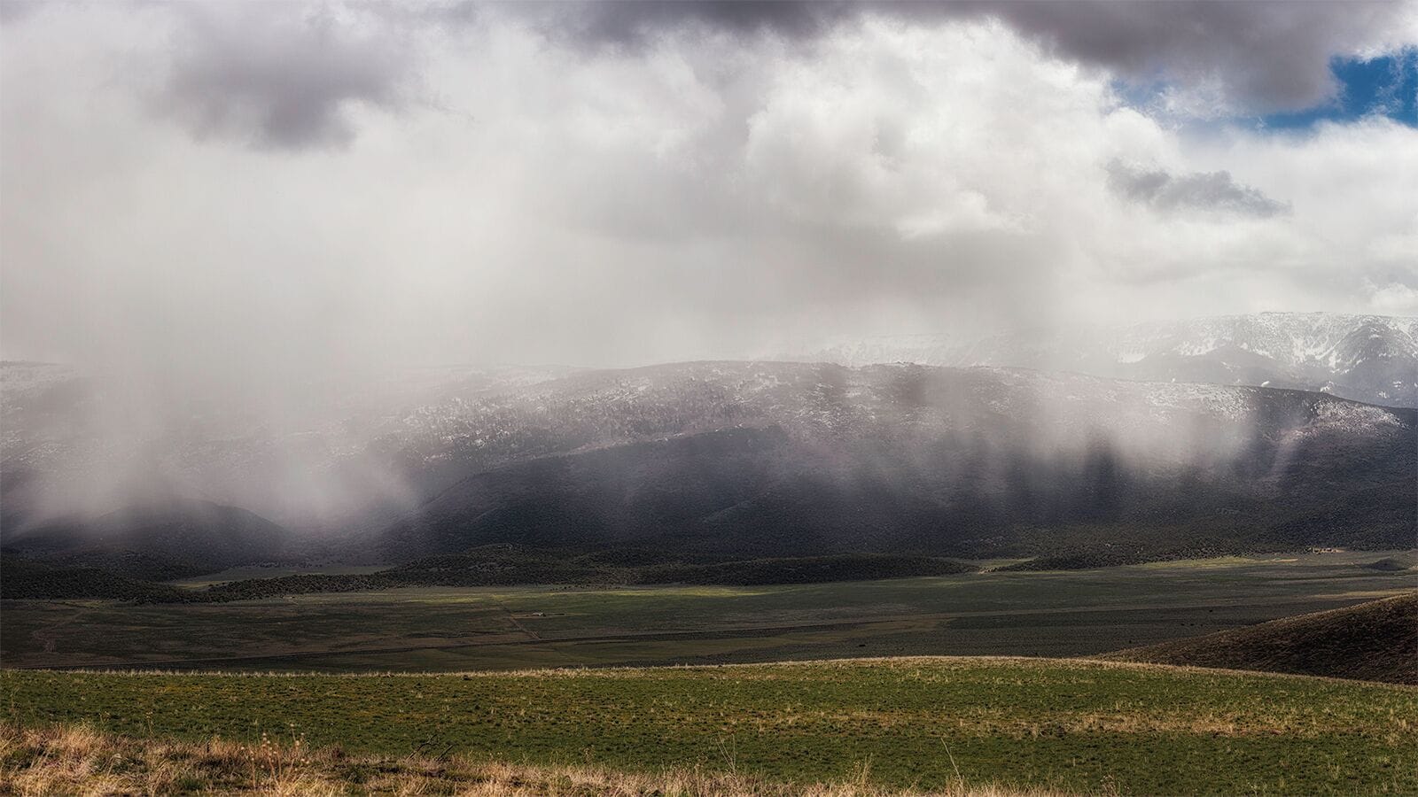 I found this road leading into the heart of Utah and as I drove in it started to snow. yesterday I woke up in 94 degree heat, today I drove through temperatures dropping to single digits! 