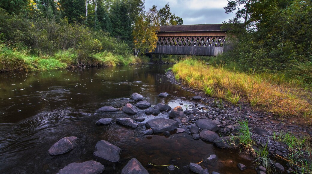 592-18 Smith River Rapids Covered Bridge