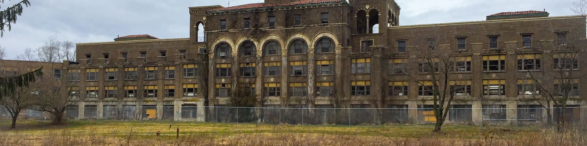 Molly Stark Sanatorium opened in 1929 as a tuberculosis sanatorium until 1970. Later used for mental health & substance abuse treatment. It’s been closed for 20yrs. Now fenced in, it is still a striking experience.