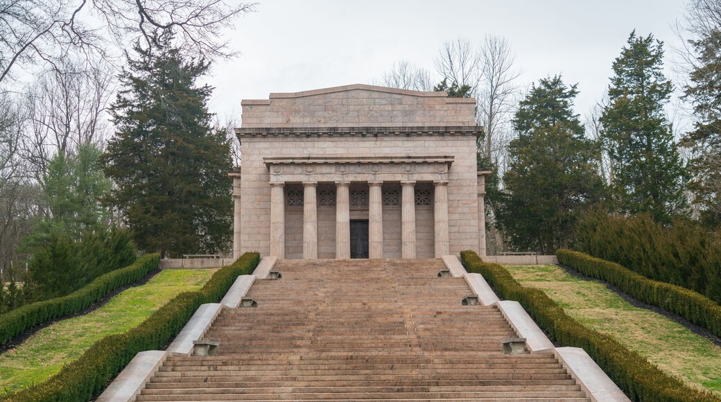 Monument at Abraham Lincoln Birthplace National Historic Site