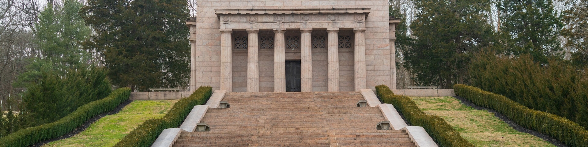 Monument at Abraham Lincoln Birthplace National Historic Site