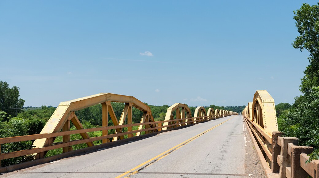 Caddo County, Oklahoma, USA: Pony Bridge (famous 38-Span Camelback Bridge on old Route 66 over South Canadian River - built in 1933)