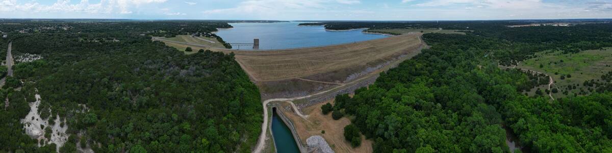 Belton Lake is a U.S. Army Corps of Engineers reservoir on the Leon River in the Brazos River basin, 5 miles (8 km) northwest of Belton, Texas.