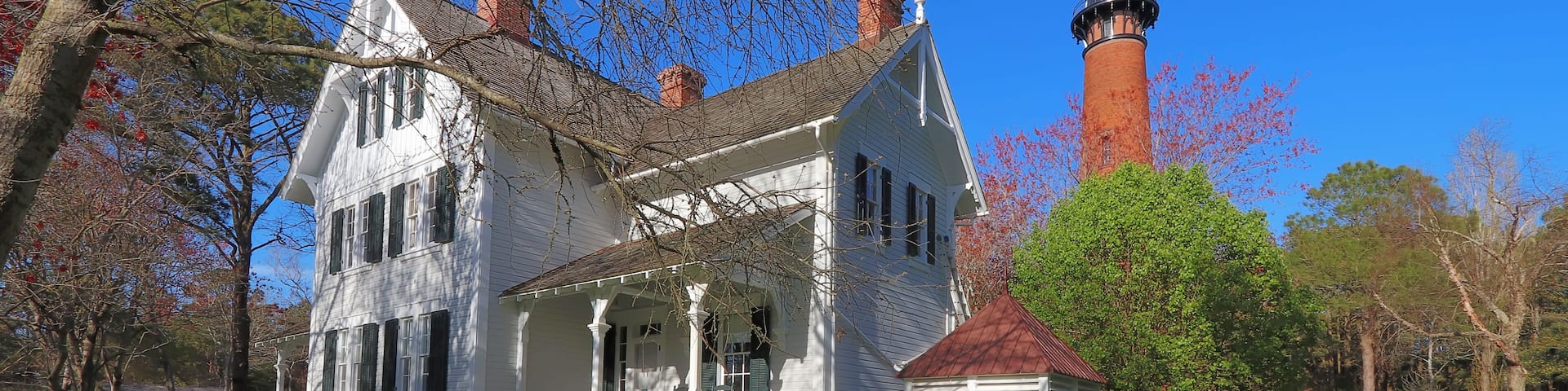 Keepers quarters and the Currituck Beach Lighthouse near Corolla, North Carolina