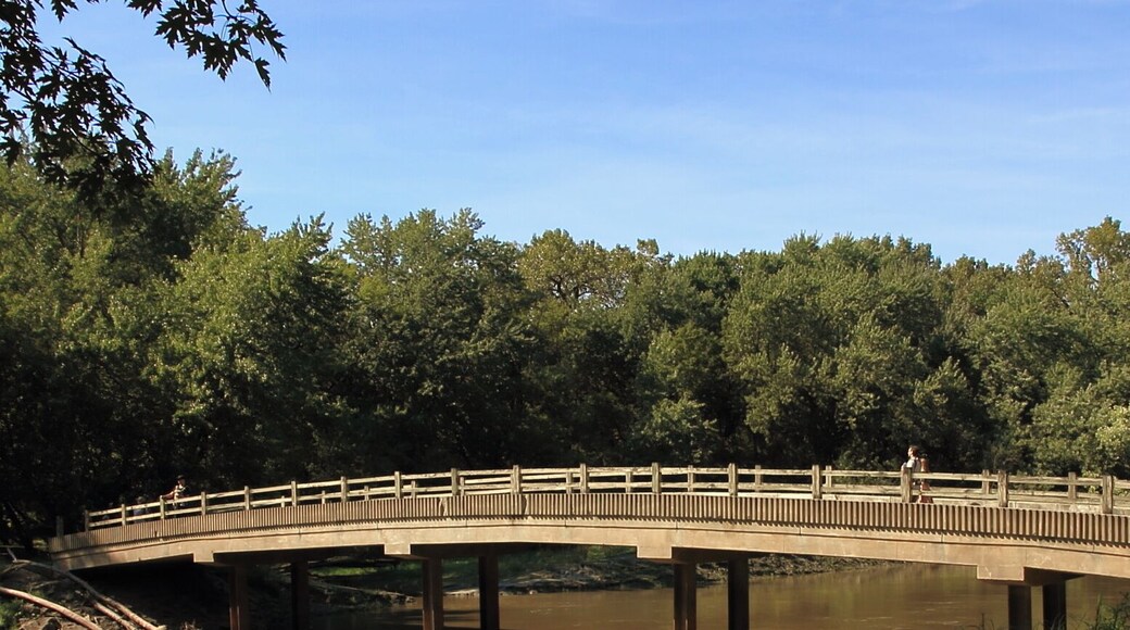 Easy Access to another great fall color shot or an ideal location for a family photo. It is an easy walk from the visitor's center parking lot.