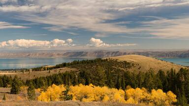 USA, Utah. View from HWY 89 near Garden City across Bear Lake