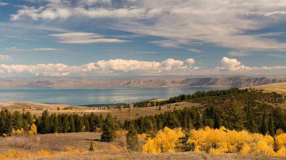 USA, Utah. View from HWY 89 near Garden City across Bear Lake