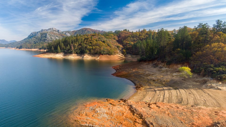 Dried lake bed, autumn colors, low water. Nature's changing landscape. Shasta Lake, Redding, California, USA