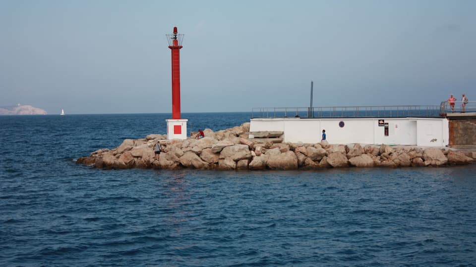 cliffs and ancient military fortresses abandoned in the middle of the sea