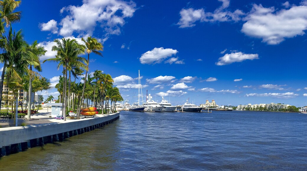 WEST PALM BEACH, FL - FEBRUARY 2016: Beautiful lake with city skyline on a sunny winter day