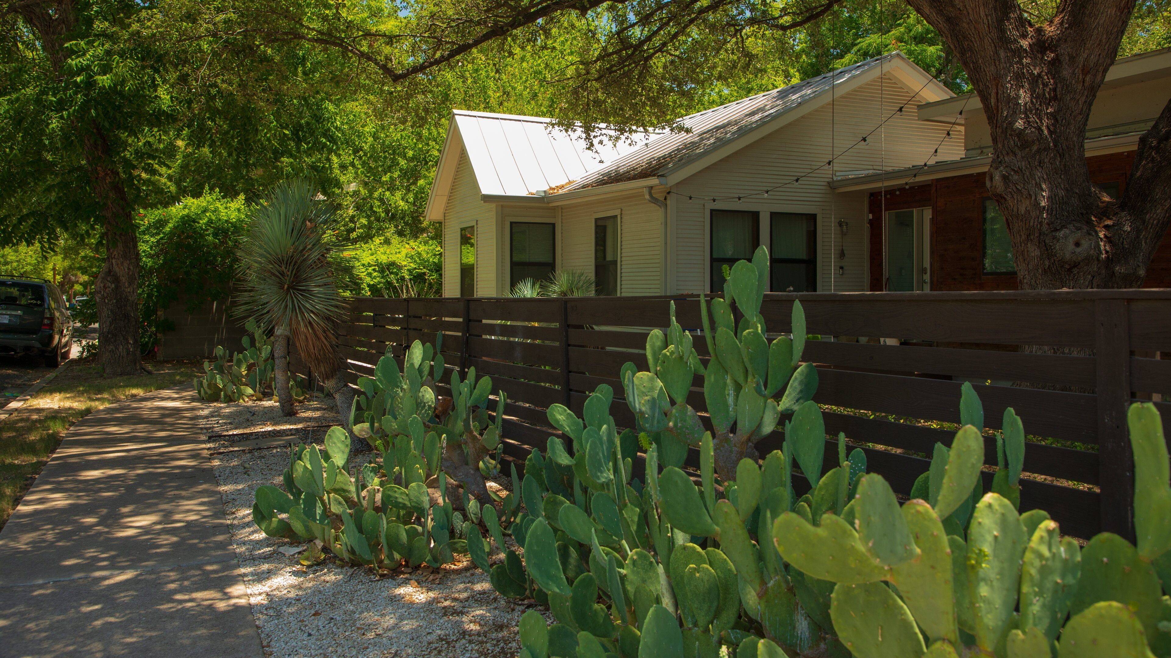 Johnston Terrace which includes a house and a small town or village