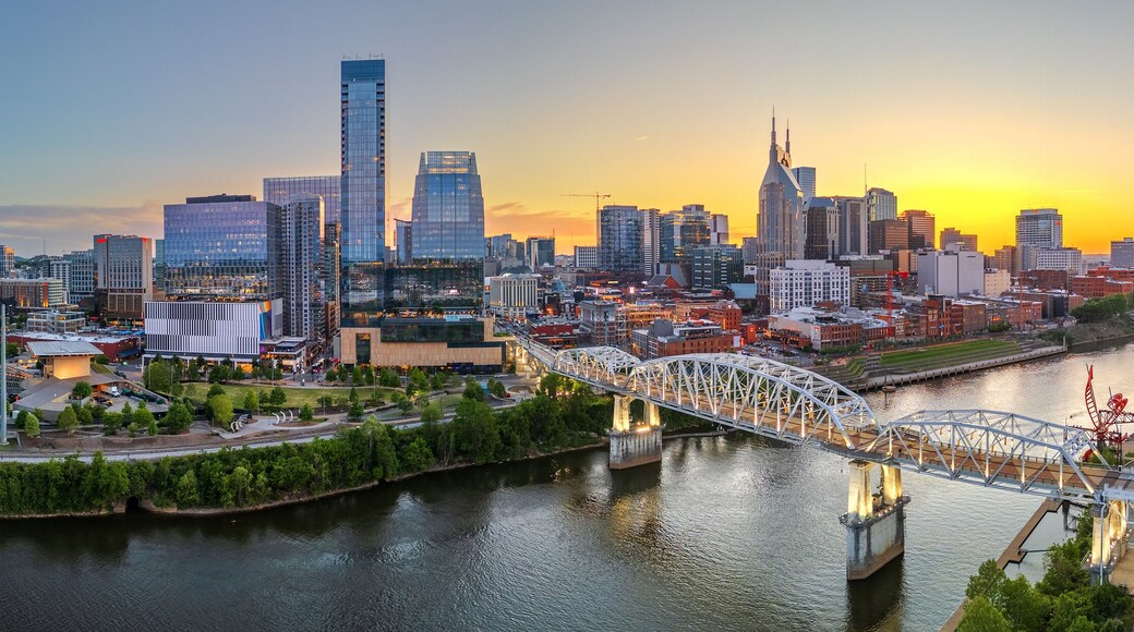 Nashville, Tennessee, USA skyline over the Cumberland River