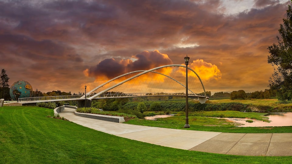 Double Arch Bridge at Riverfront Park in Salem