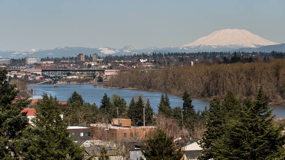 Mount St Helen's Looms Large Willamette River Portland Oregon