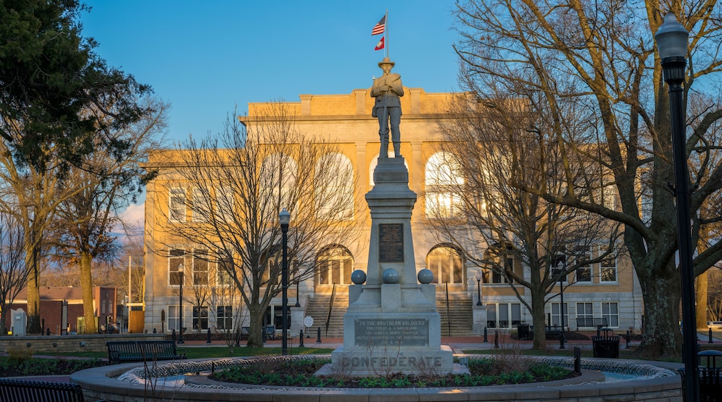 Confederate statue downtown Bentonville, Northwest Arkansas, Statue of confederate soldier James H Berry, southern soldiers, USA Arkansas flags