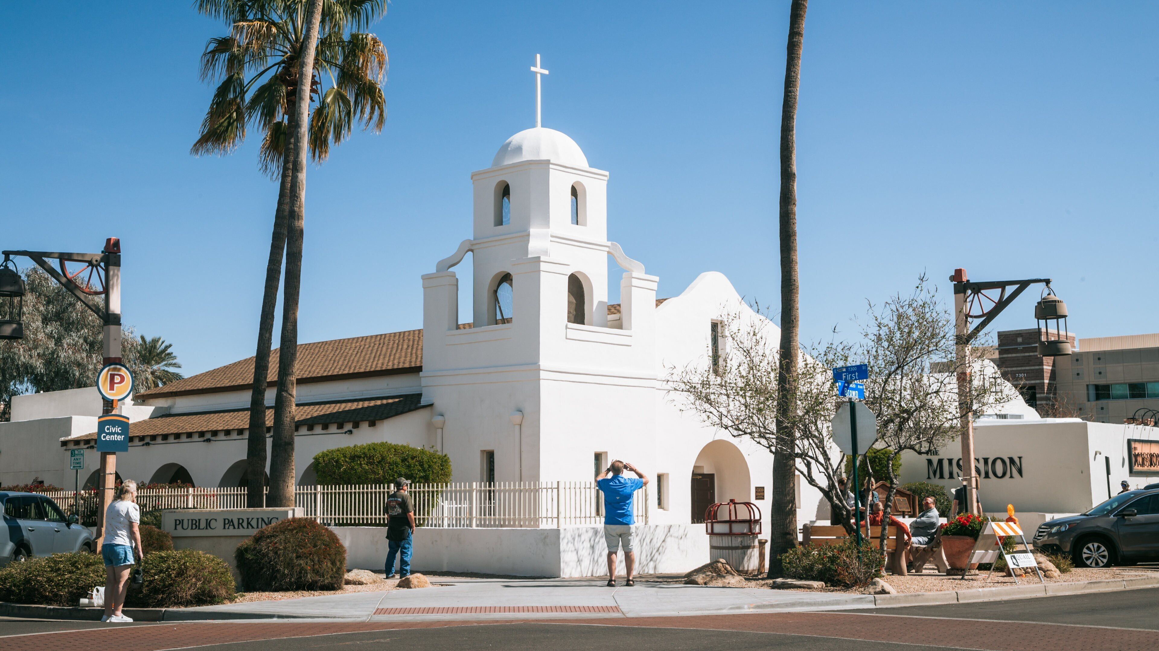 Downtown Scottsdale featuring a church or cathedral