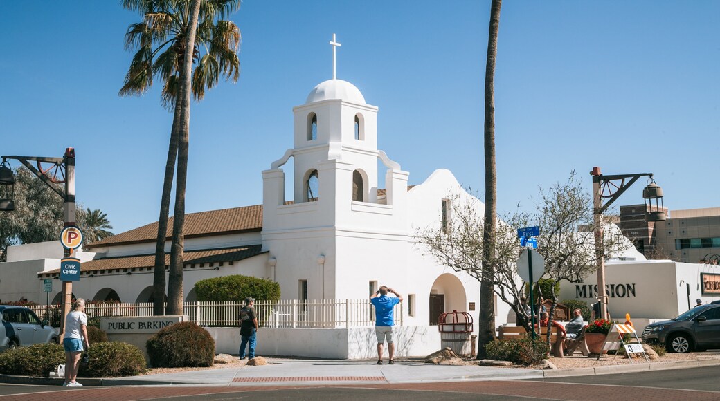 Downtown Scottsdale featuring a church or cathedral