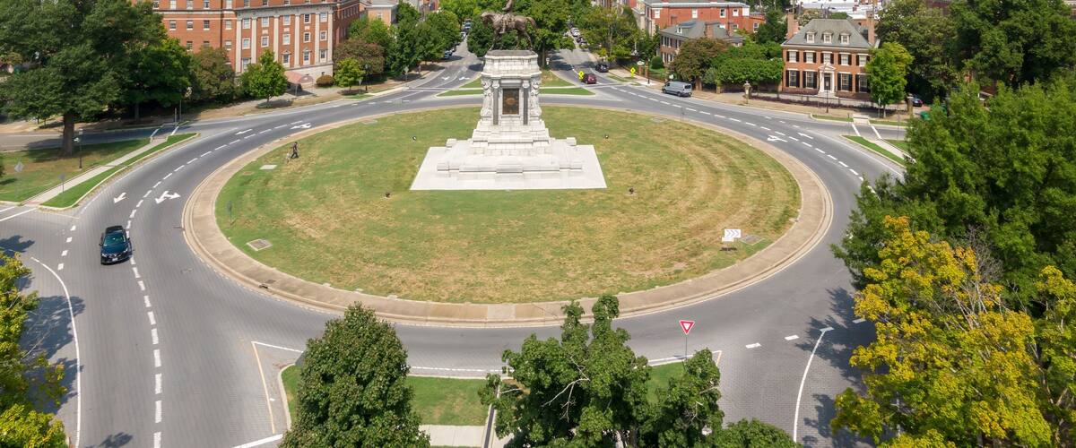 Robert E. Lee Monument statue on Monument Ave, Richmond, Virginia, United States.