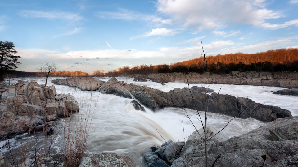 Great Falls Washington at dusk