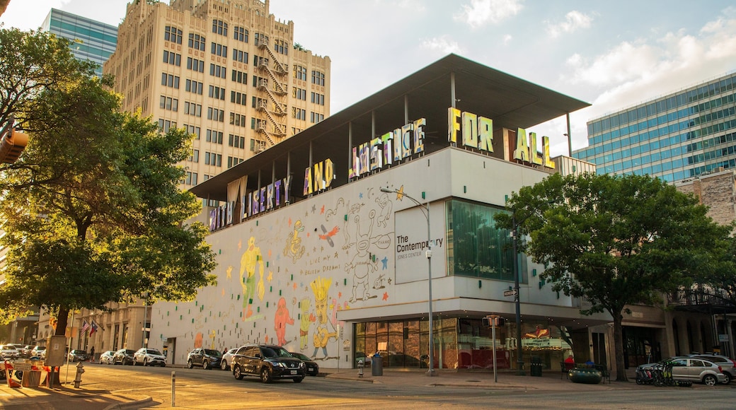 Congress Avenue Historic District showing signage