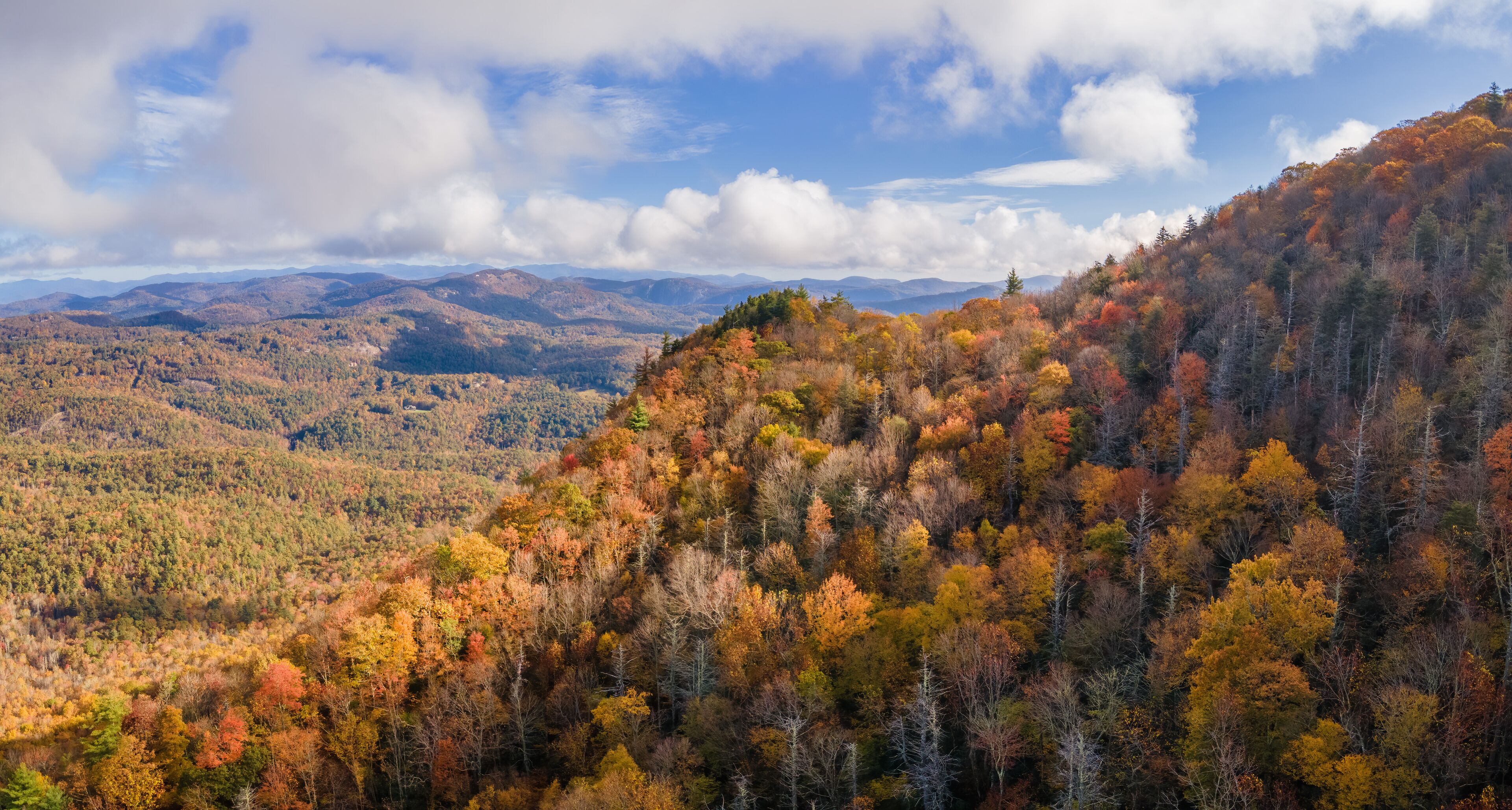 Autumn view at the Big View Scenic Overlook near Whiteside Mountain between Highlands and Cashiers