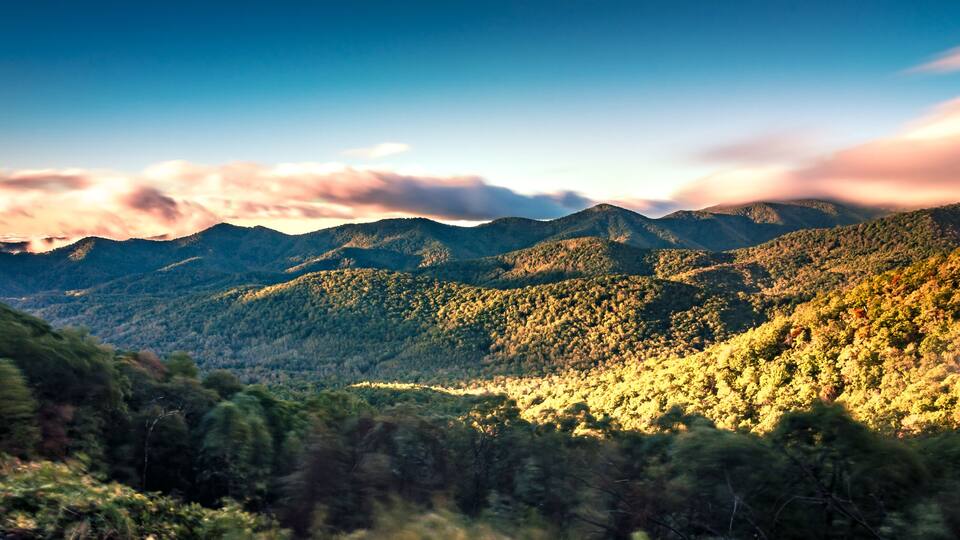 morning sunrise ove blue ridge parkway mountains