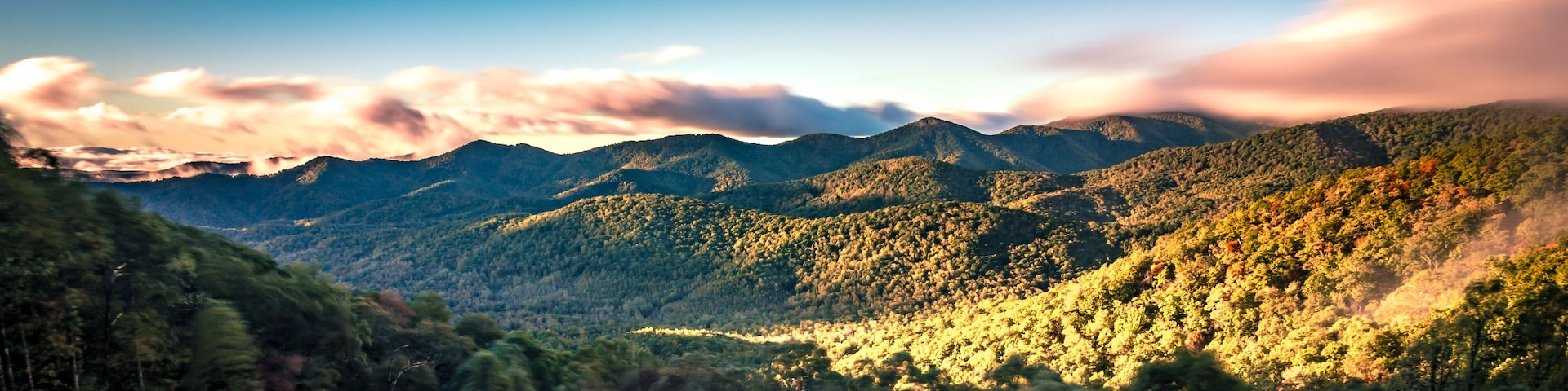 morning sunrise ove blue ridge parkway mountains