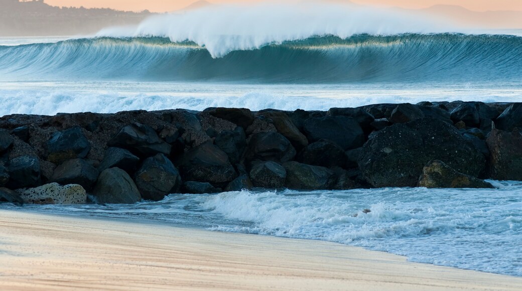 Large Wave Breaking at Manhattan Beach Jetty
