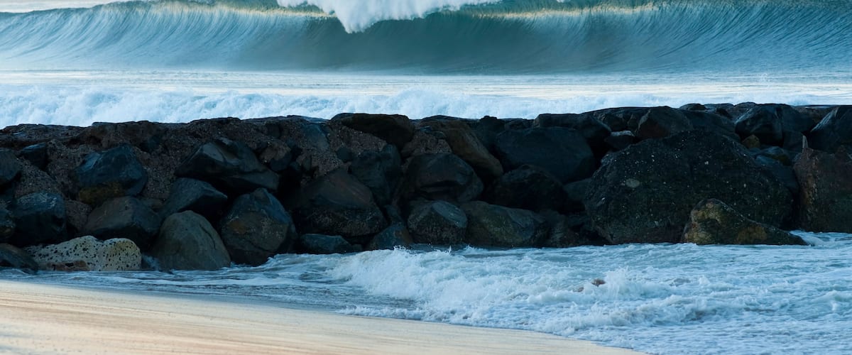 Large Wave Breaking at Manhattan Beach Jetty