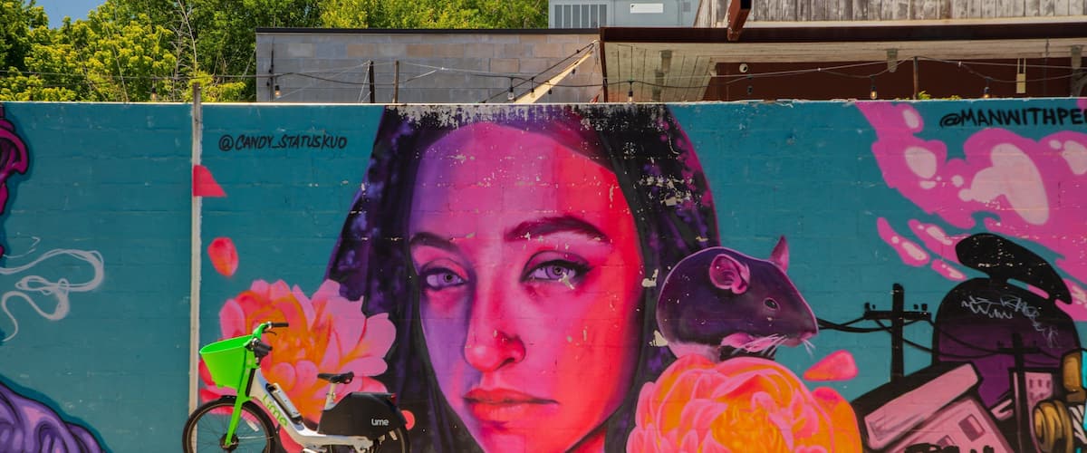 Govalle which includes outdoor art