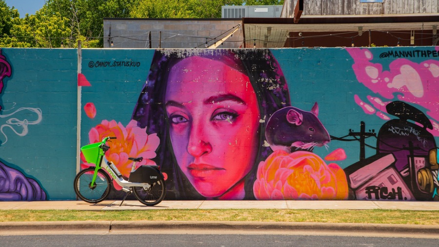 Govalle which includes outdoor art