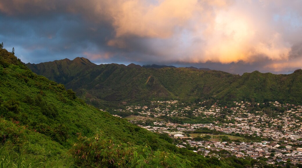 Tantalus showing mountains, landscape views and tranquil scenes