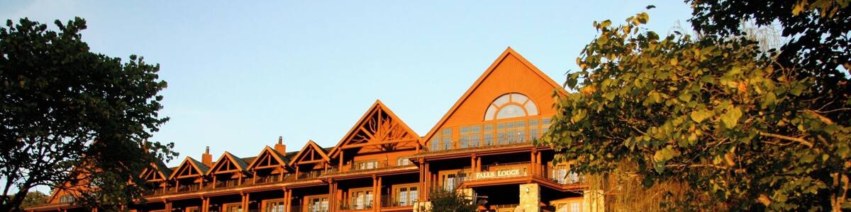 Falls Lodge as the sunsets. One of the 3 buildings with "hotel" accommodations at Big Cedar Lodge in additions to the cabins. Falls Lodge has rooms featuring two double beds and king bed rooms that feature gas fireplaces. The views are of the ground and Table Rock Lake are beautiful and the lobby is a mic enlace to relax with some wine and enjoy one of the two gas fire places.