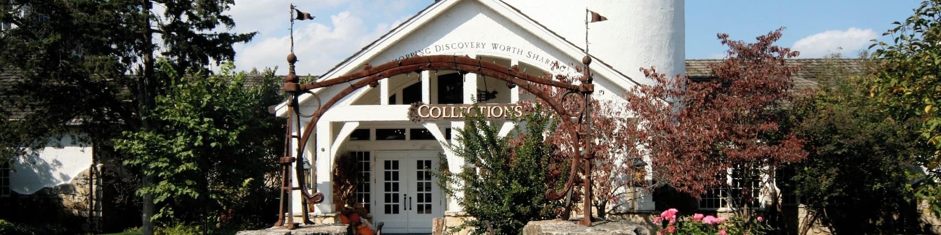 The entrance to BCL's "gift shop". It's more than a gift shop, it's an experience. Great top notch clothing, jewelry, artwork, BCL souvenirs etc. along with sundries, snacks and beverages.