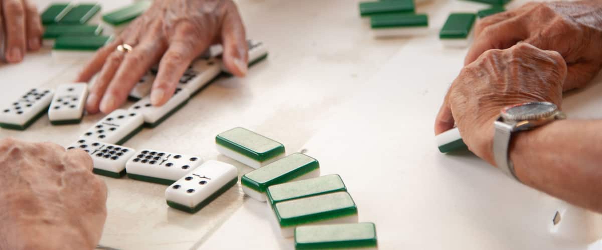 playing domino Calle ocho